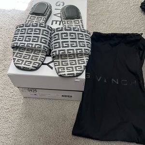 Givenchy 4g flat sandals